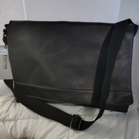 Kenneth Cole Reaction Black Messenger Bag - Picture 1 of 10